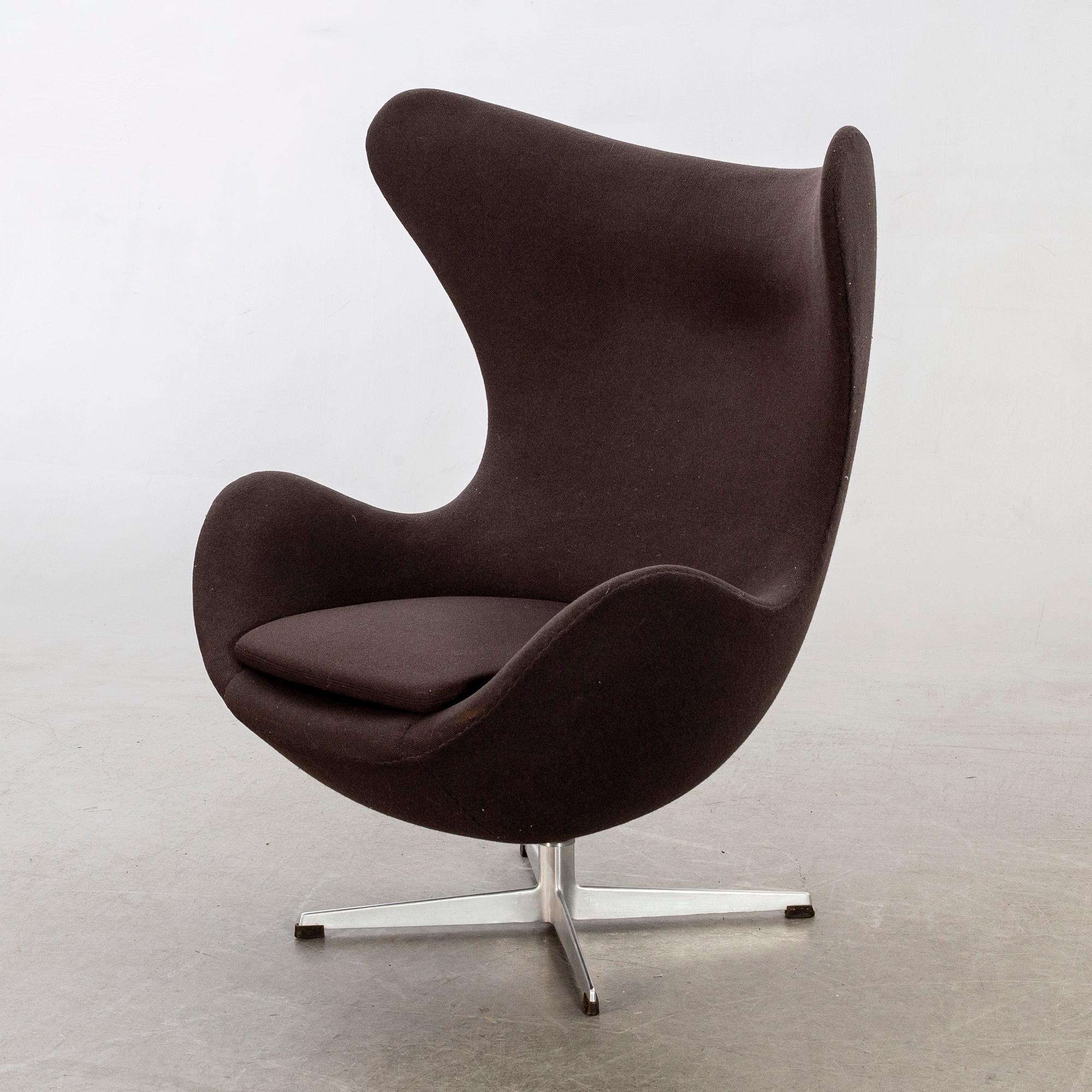 Arne Jacobsen, A 1960/70's arm chair "Egg chair" designed for Fritz Hansen, Denmark.