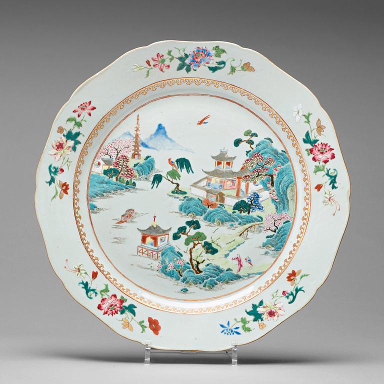 PRAKTFAT, porslin. Qingdynastin, Qianlong (1736-95).