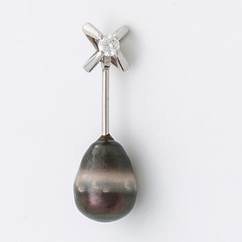 HÄNGSMYCKE 18K vitguld m 1 tahiti-pärla och 1 briljant ca 0,15 ct.