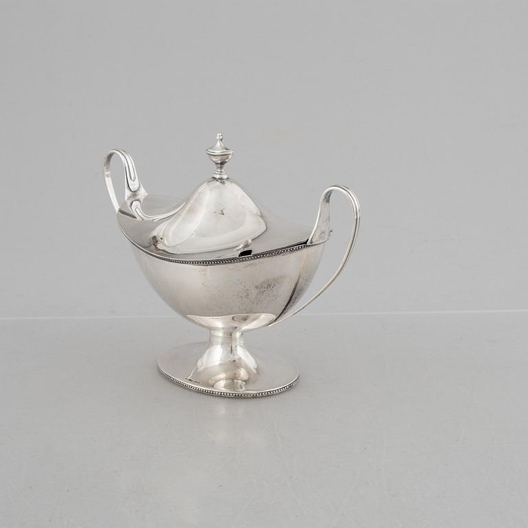 A Swedish Empire style silver sugar bowl, mark of GAB, Stockholm 1919.