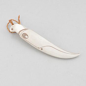 Tomas Valkeapää, a reindeer horn knife, Karesuando.