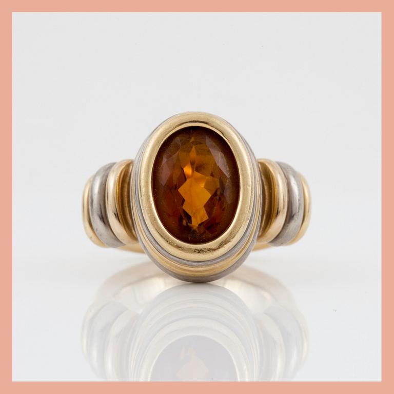 RING med oval facetterad citrin ca 4.56 ct. Tillverkad av Gaudy, Stockholm 1997.