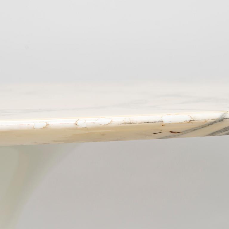 Eero Saarinen, A mid-20th century  'Tulip' dining table, for Artek, manufactured under licens by Billnäs factory.