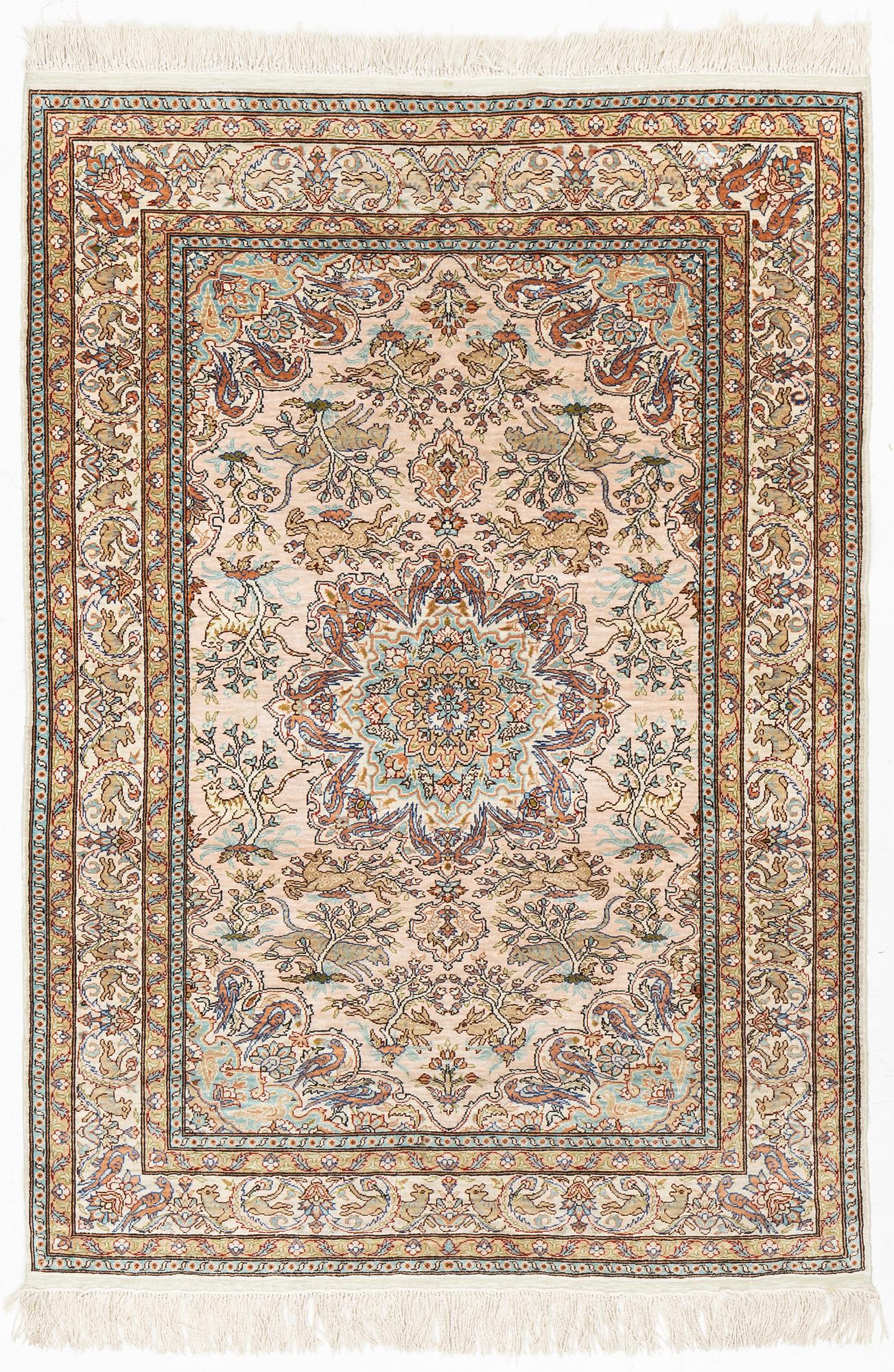 Matta, Turkisk silke, ca 133 x 101 cm.