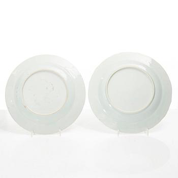 A set of five blue and white dinner plates, Qing dynasty, Qianlong (1736-95).