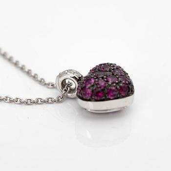 Necklace, 18K white gold, with a heart-shaped pendant in black rhodium-plated white gold set with rubies and brilliant-cut diamonds.