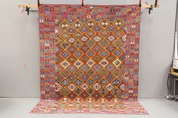 Matta, Kelim, ca 334 x 248 cm.