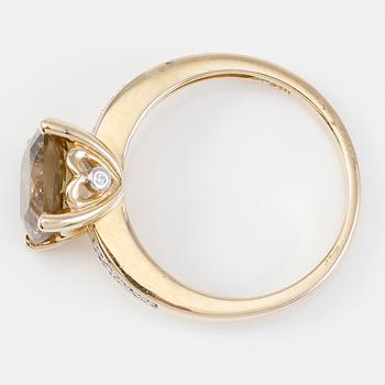 RING, 14K guld, mindre diamanter och kvarts.