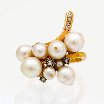 Ring 23K gold cultured pearls approx 4,5-7,5 mm and brilliant and single-cut diamonds.