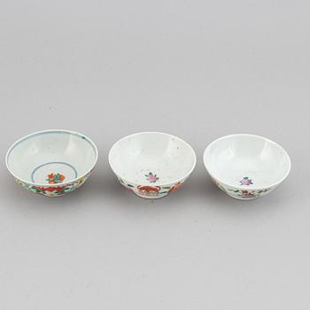 A set of 15 Chinese bowls, 20th Century.