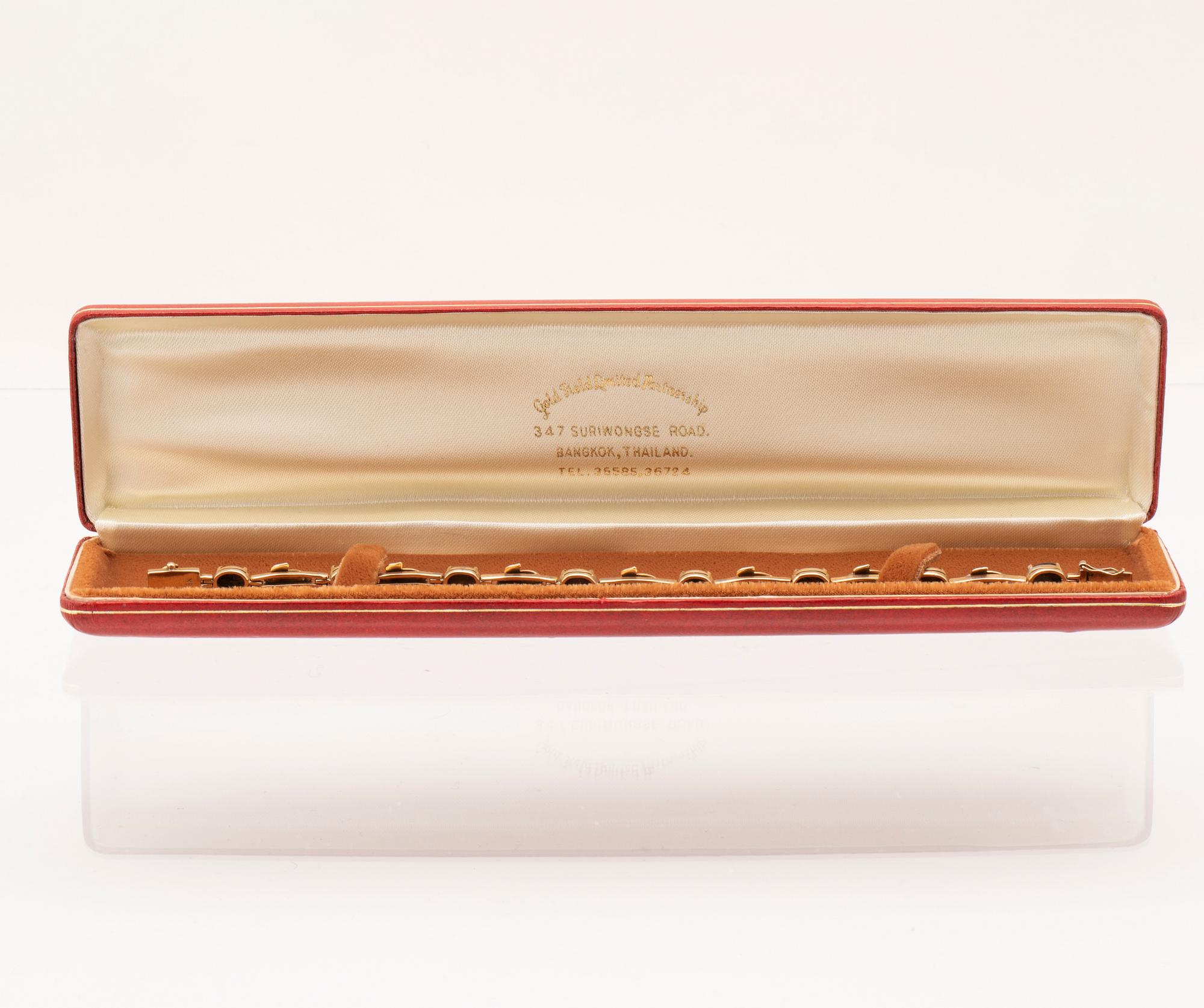 Armband 14K guld med svarta cabochonslipade stjärnsafirer.