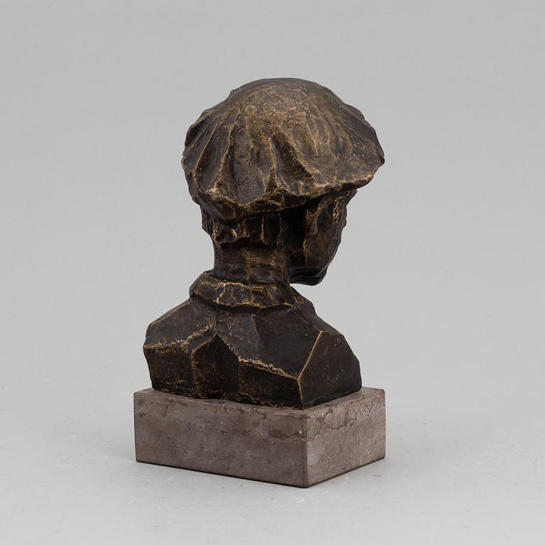 VIVIANNE GEIJER, bust, bronze, signed Vivianne Geijer, dated -88 and numbered 4-11.