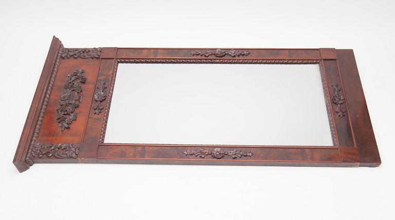 KONSOLBORD MED SPEGEL, Ryssland 1800-talets senare hälft.