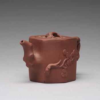 A Yixing teapot with cover, Qing dynasty, 19th Century. With sealmark to base.