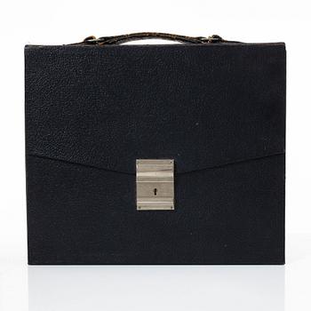 Parfymflakonger, 80 st, i konsulentportfölj, S.A. Tombarel Freres, Grasse, Frankrike, 1950-tal.