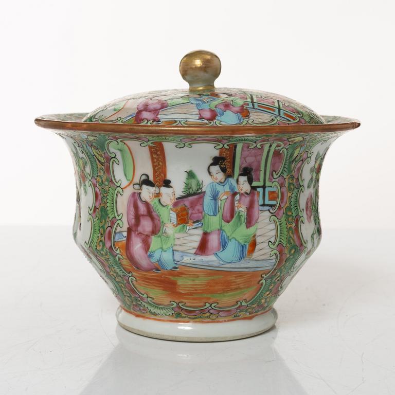 A Chinese Canton porcelain teapot, two leaf dishes, a bowl with cover and a jug, Qing dynasty 19th century and 20th cent.