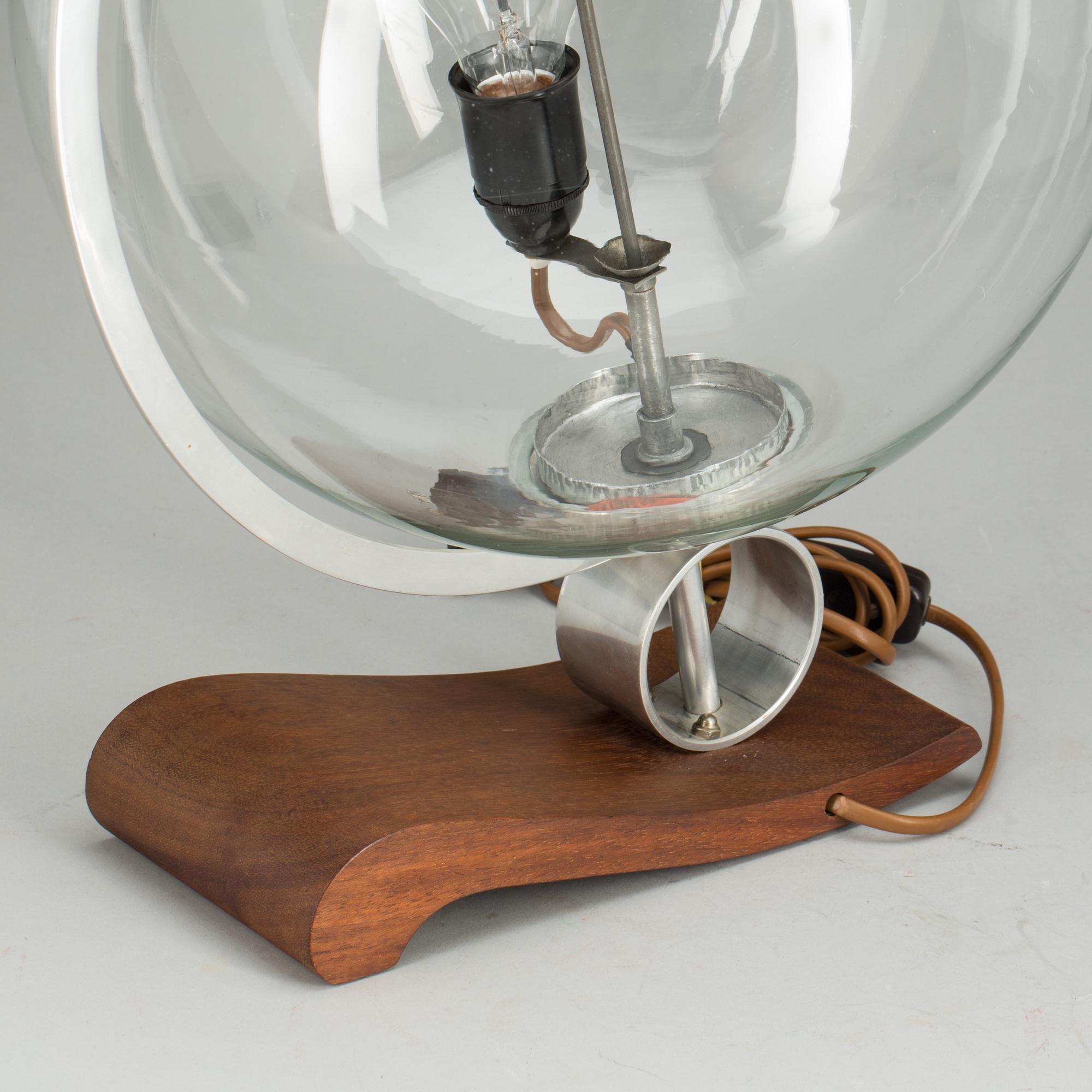 BORDSLAMPA, i form av glob, 1900-talets andra hälft.