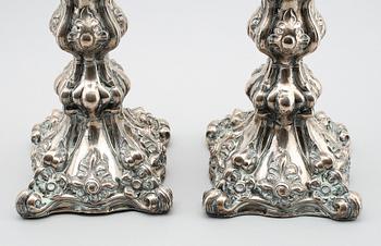 LJUSSTAKAR, 1 par, pläter, rokokostil, 1800-talets andra hälft.