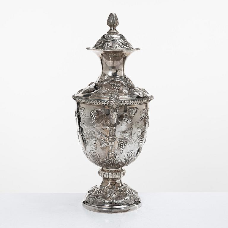 Lale Silverware & Co Ltd, a sterling silver wine cooler/lidded urn, Istanbul, Turkey 20th century.