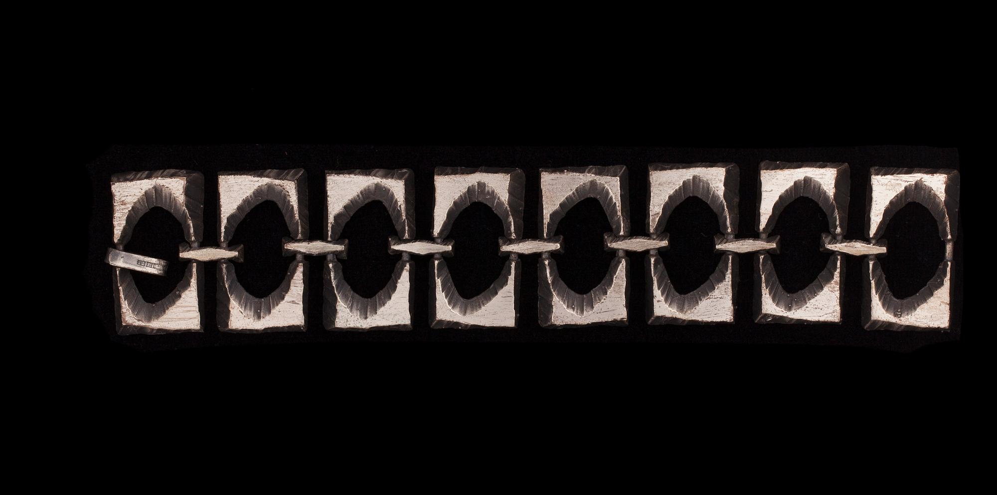 ARMBAND samt RING, sterling silver. Sten & Laine, Åbo 1972. Vikt totalt ca 72 g.