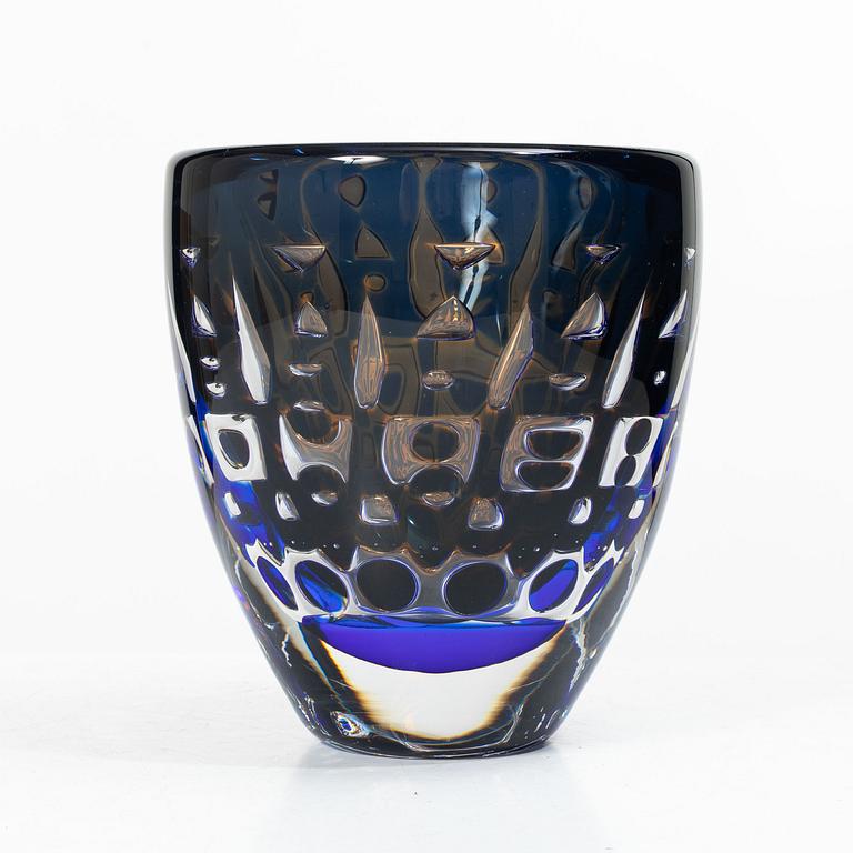 Ingeborg Lundin, a vase, Ariel, Orrefors, 1986.