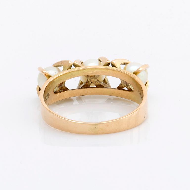 Elis Kauppi, ring 14K guld med 3 odlade pärlor ca 4 mm, Kupittaan Kulta 1967 Finland.