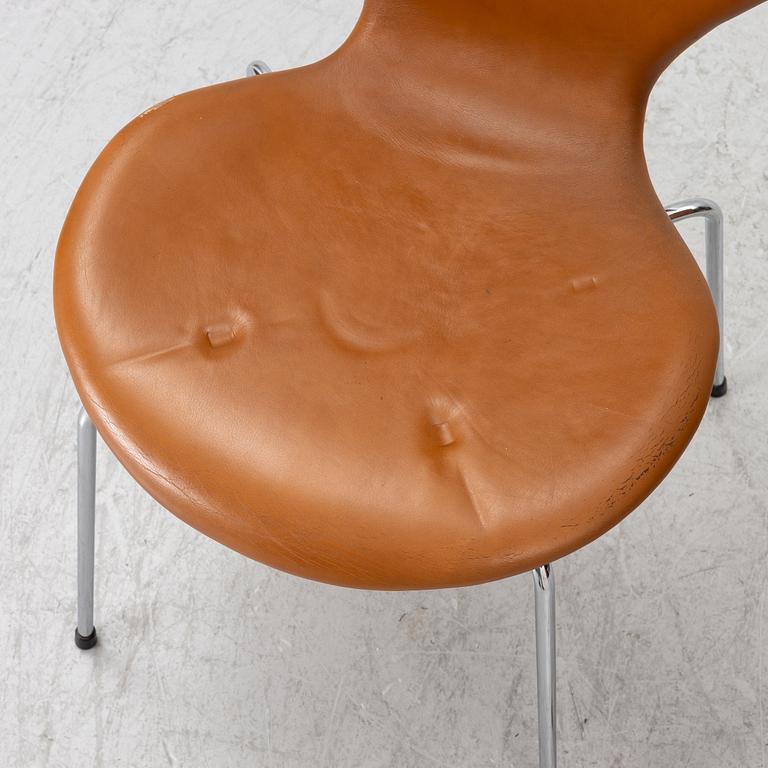 Arne Jacobsen, 4 chairs, "Series 7", Fritz Hansen.