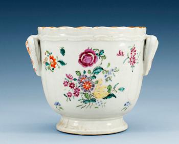 1420. A famille rose wine cooler, Qing dynasty, Qianlong (1736-95).