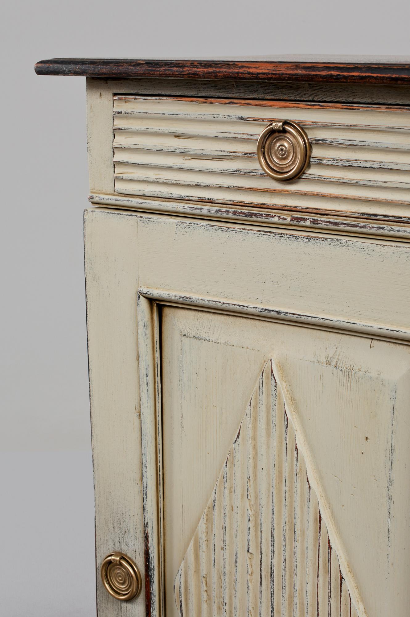 POTTSKÅP, ett par, 1800-talets senare del.