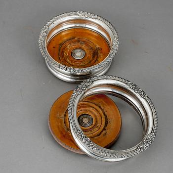 COASTERS, 2 st, nysilver, märkta Bannister, sekelskiftet 1800/1900.