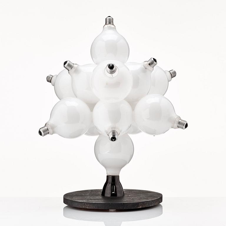 Dan Wolgers, "Skulptur I (Glödlampor)".