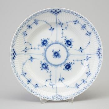 ROYAL COPENHAGEN, mat-, kaffe- och teservis, porslin, 44 delar, porslin, "Musselmalet", Danmark.