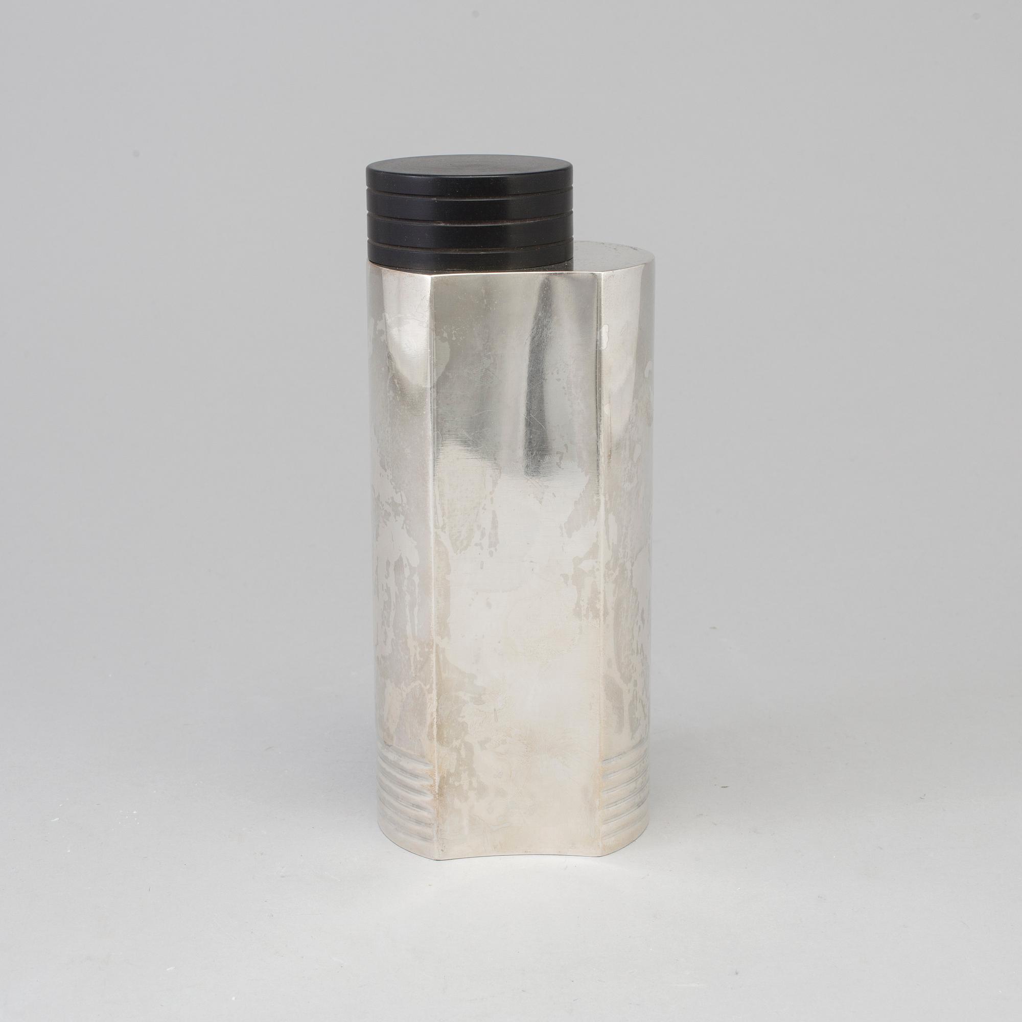 A silvered metal shaker by Folke Arström for GAB in Stockholm, first half of the 20th century.