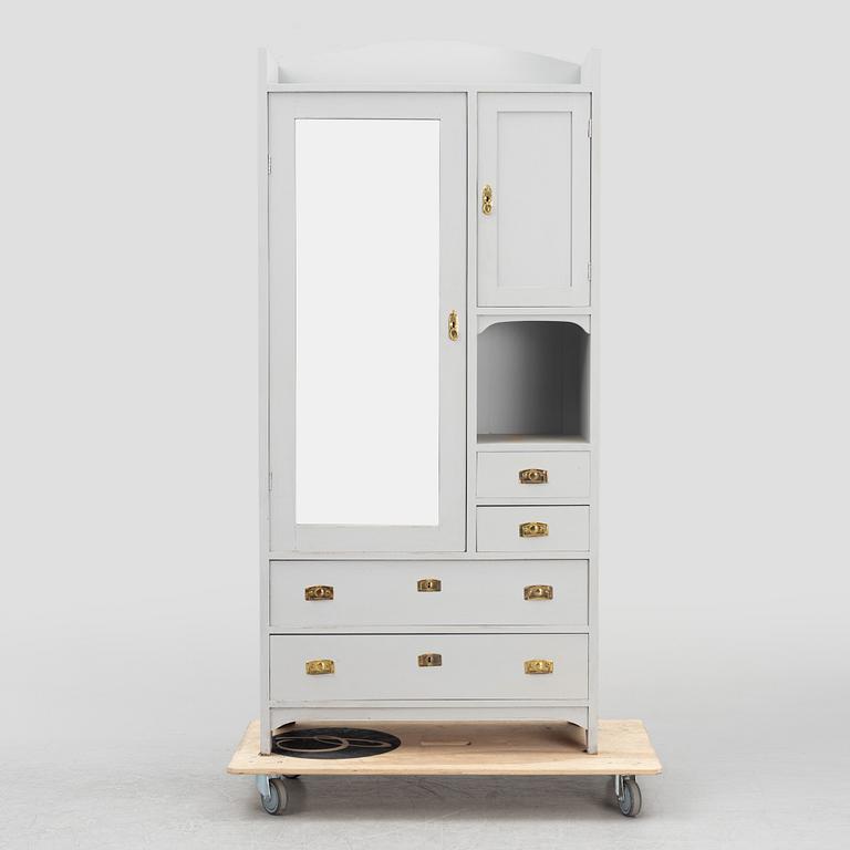 Klädskåp, jugend, 1900-talets början.