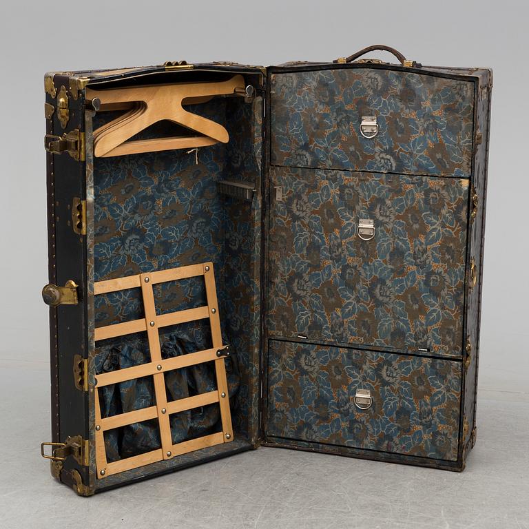 BELBER WARDROBE TRUNK, U.S.A, ca 1900.