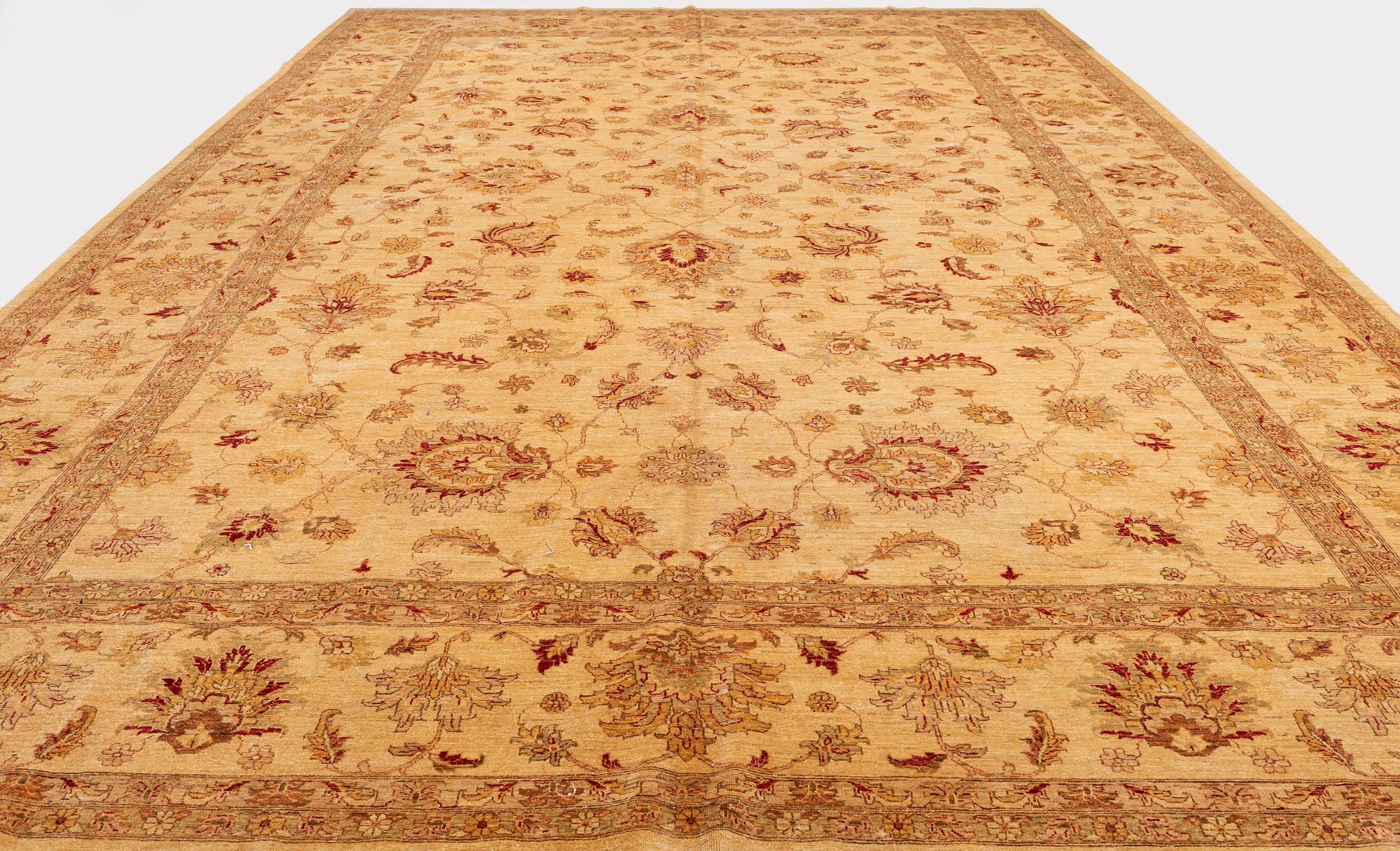 A Peshawar/Lahore carpet, ca 602 x 397 cm.