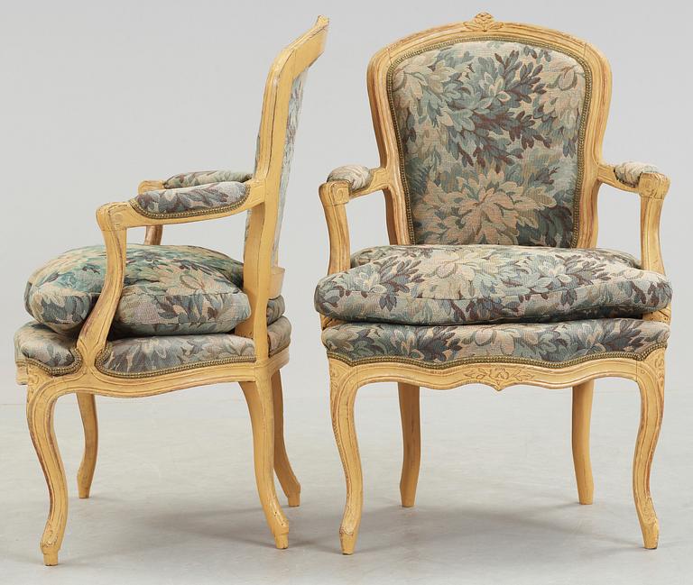 KARMSTOLAR, ett par, rokokostil, 1800-tal.