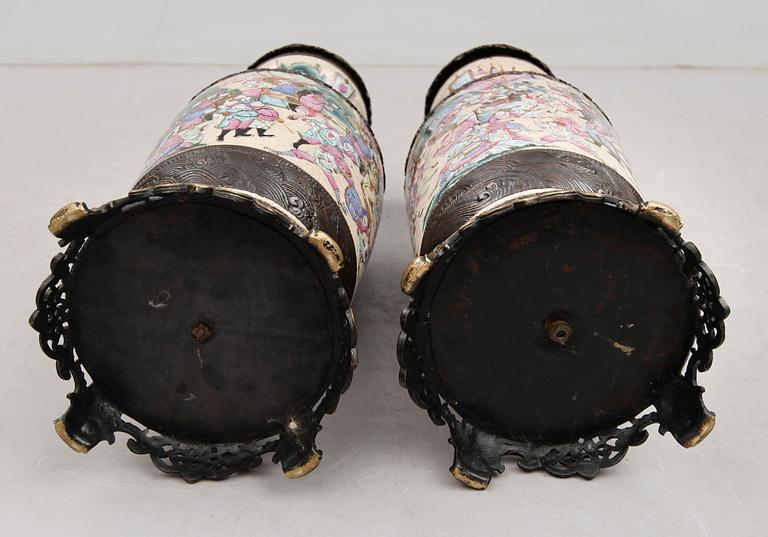 GOLVVASER, 2 st, porslin, Japan, 1900-tal.