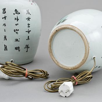 BORDSLAMPOR, 2 st, porslin, Kina, 1900-tal.