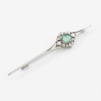 Brooch, 18K white gold with emerald and diamonds.