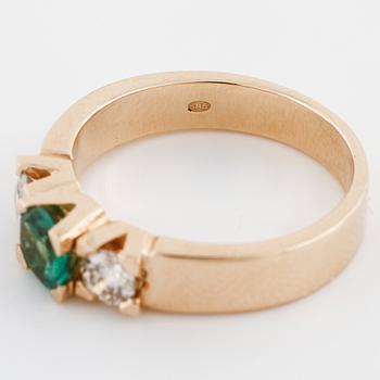 A green tourmaline rand brilliant cut diamond ring.