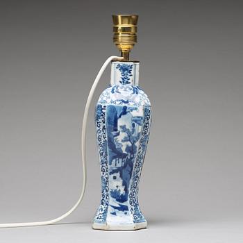 A blue and white vase, Qing dynasty, Kangxi (1662-1722).