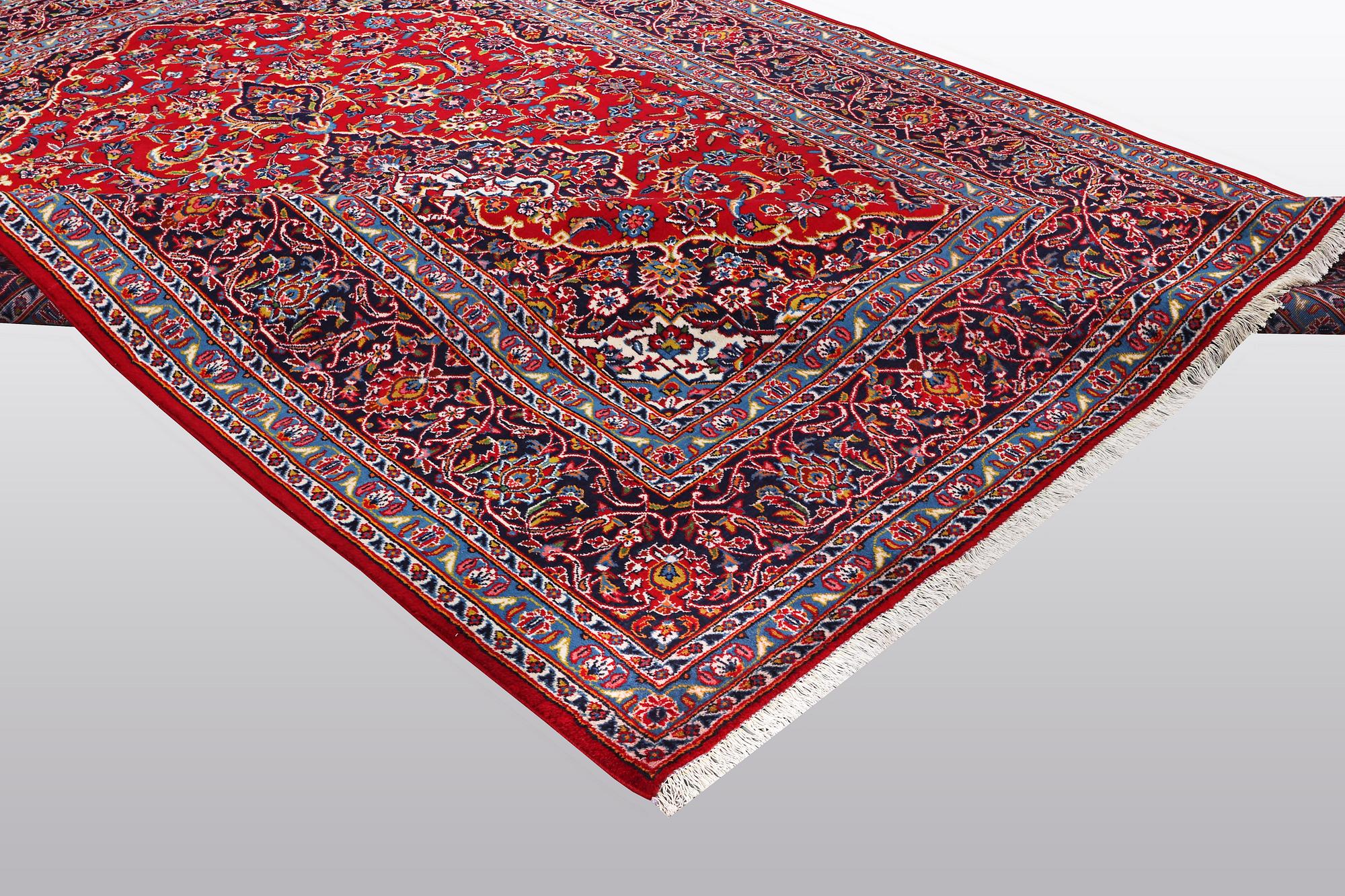 A carpet, Kashan, ca 370 x 267 cm.