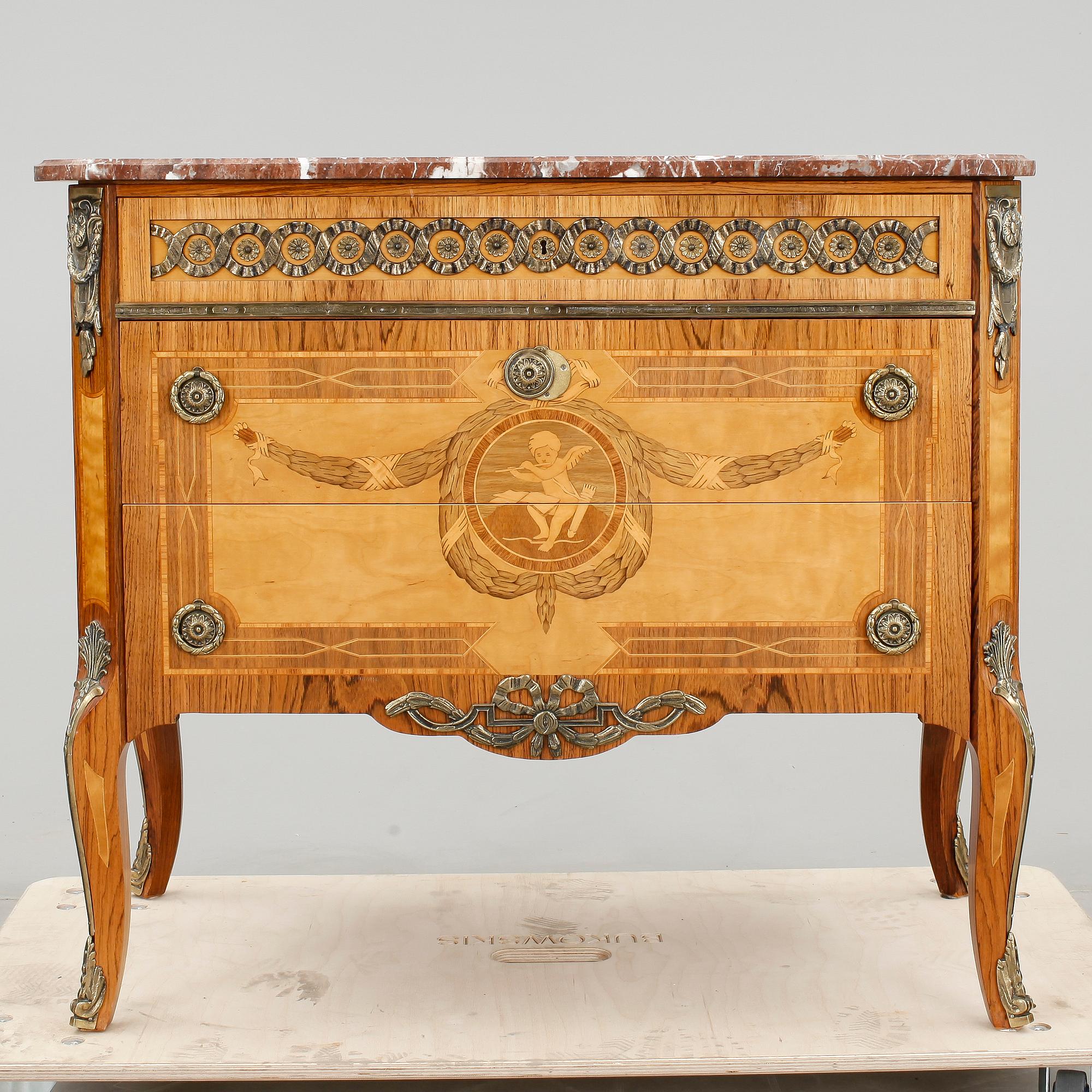 BYRÅ, gustaviansk stil, omkring 1900-talets mitt.