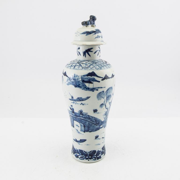 Porcelain Urn China 19th Century.