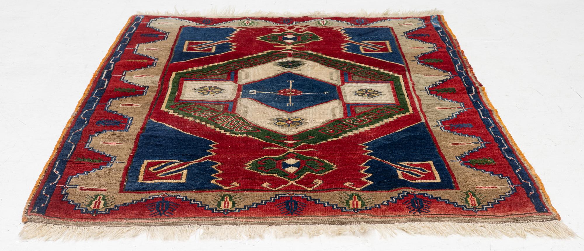 An antique Anatol rug, c. 170 x 134 cm.