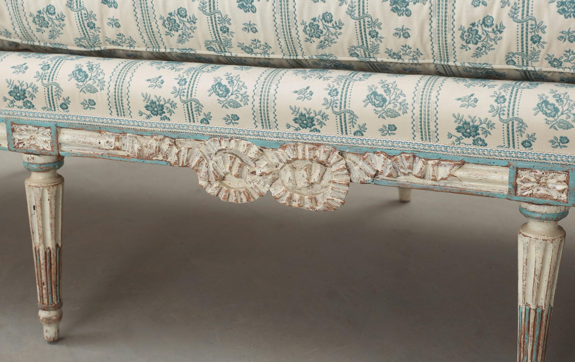 SOFFA, SAMT KARMSTOLAR, ett par. Louis XVI-stil, 1800-tal.