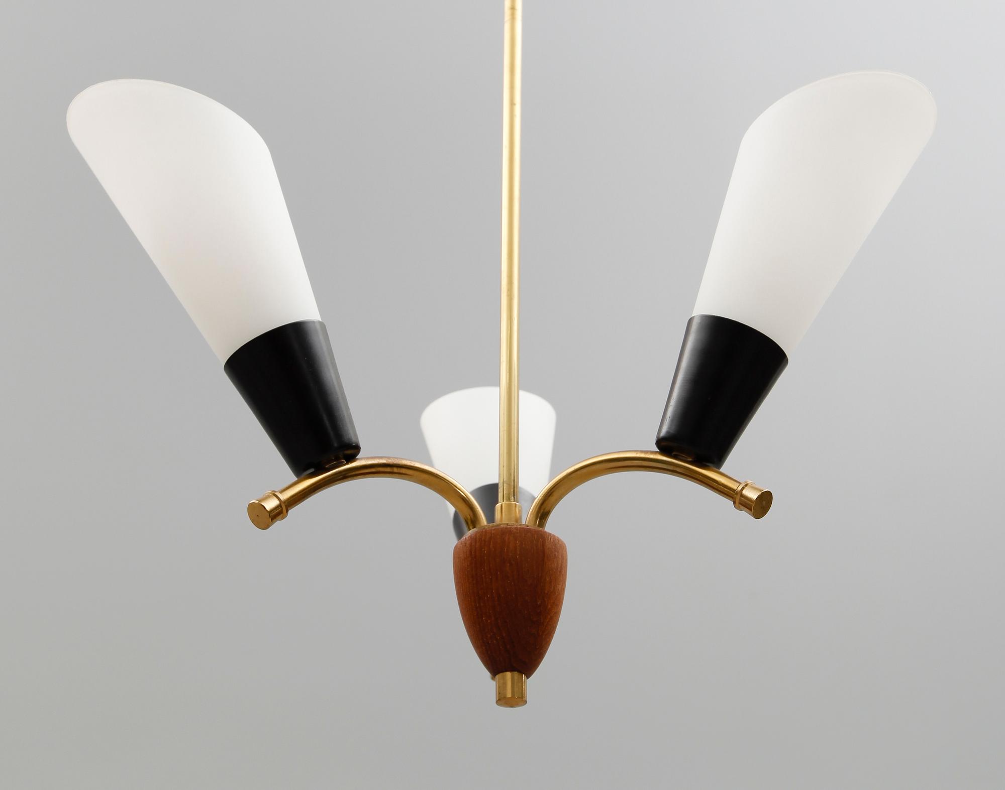 TAKLAMPA, 1900-talets mitt. Höjd 55 cm.