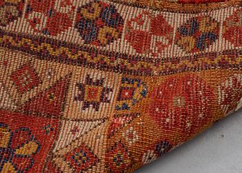 Matto, antique Melas prayer rug, ca 154-158 x 100-106 cm (as well as 1 and 3,5 cm flat weave at the ends), Anatolia.