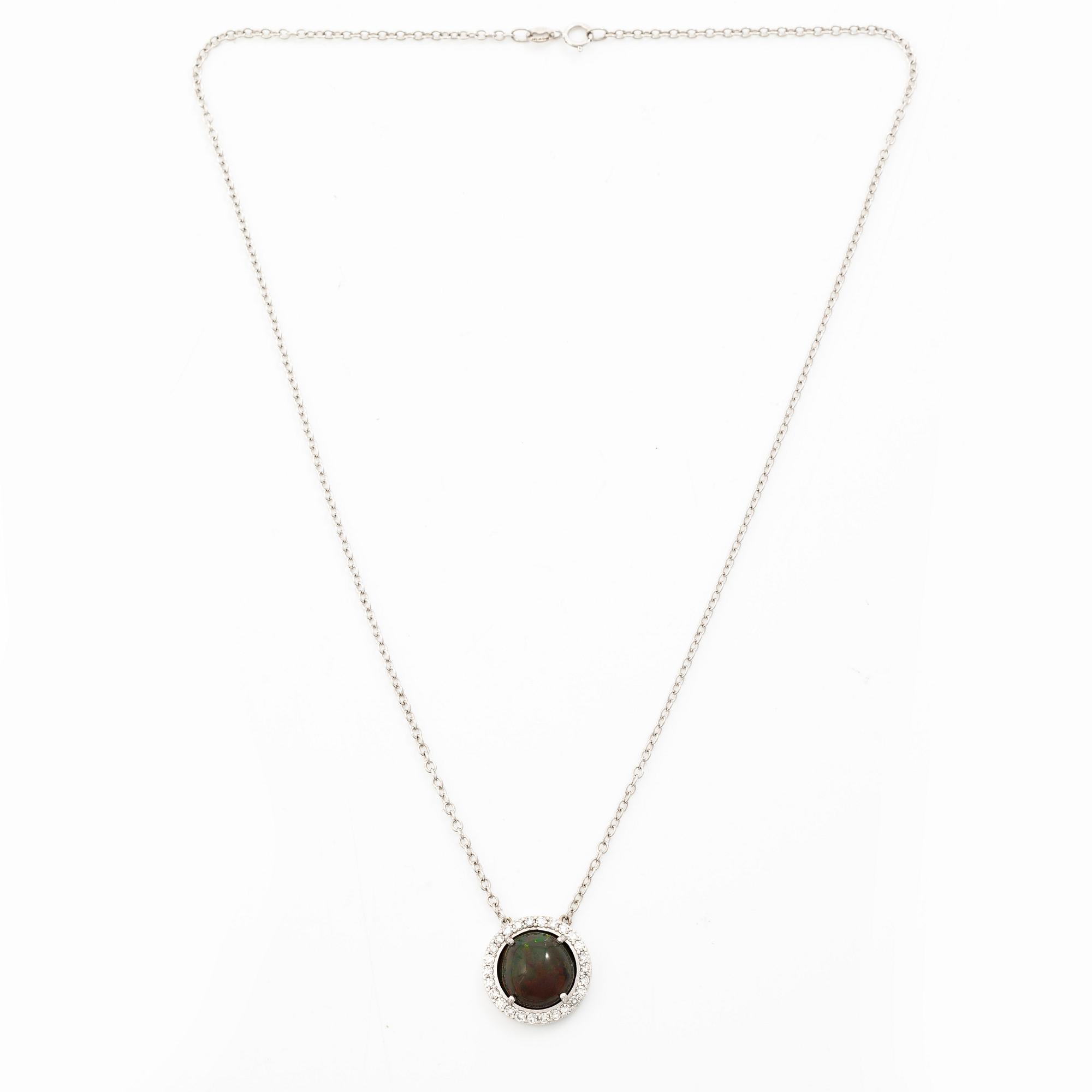 Necklace 18K white gold with an opal and eight-cut diamonds.
